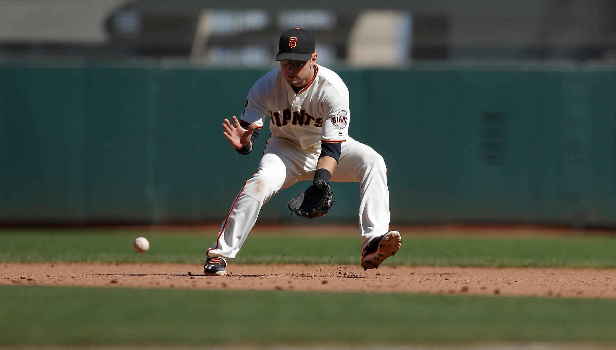 Giants rookie pitcher outduels Clayton Kershaw to clinch wild card tie