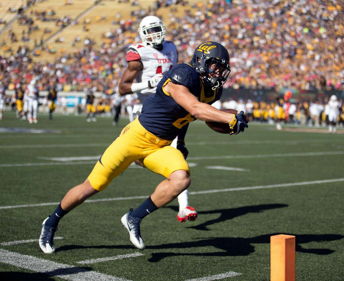 California wide receiver Chad Hansen (6) scores the Bears' first touchdown of the day during the first quarter of a football game against Utah., on Saturday, Oct. 1, 2016 in Berkeley, Calif.