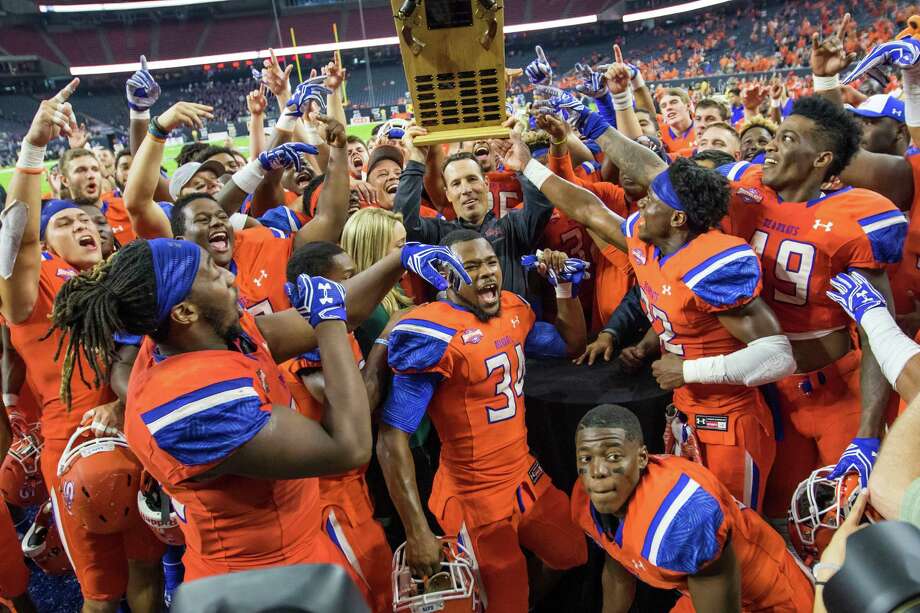 Sam Houston State Stomps Stephen F Austin Wins Battle Of The Piney 