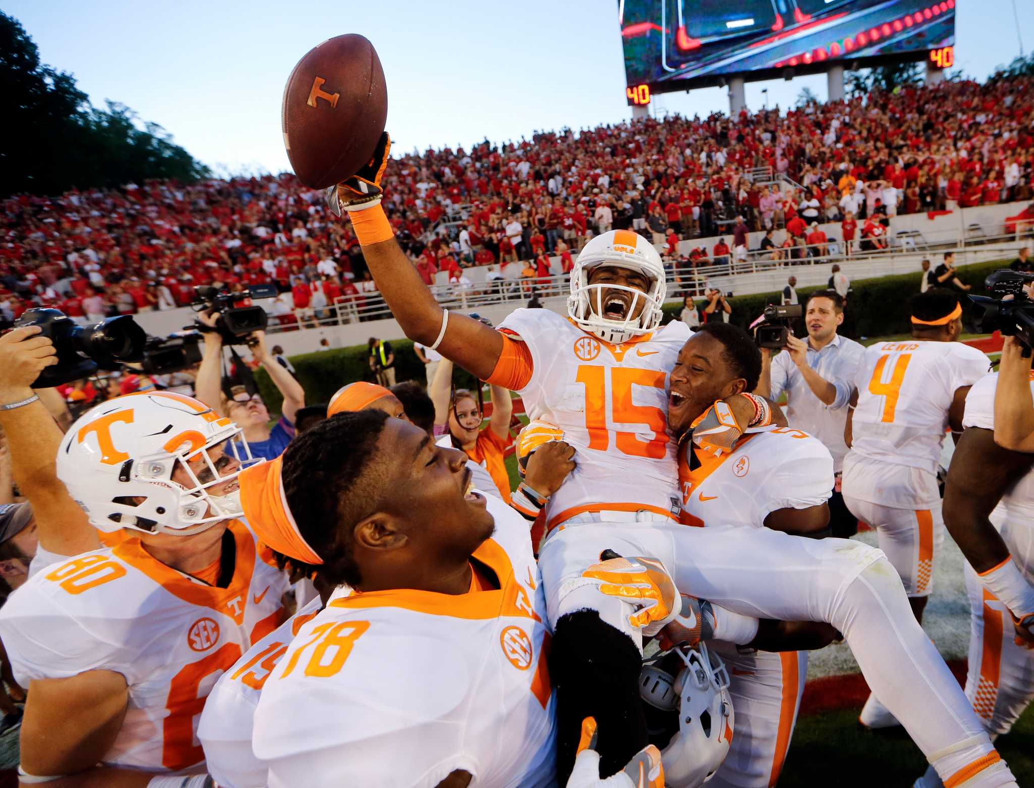 Former Tennessee WR Jauan Jennings scores first NFL touchdown for