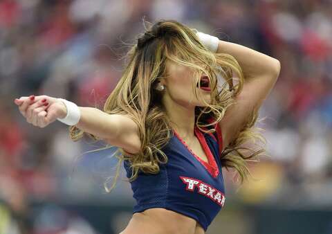 NFL Cheerleaders: Week 4