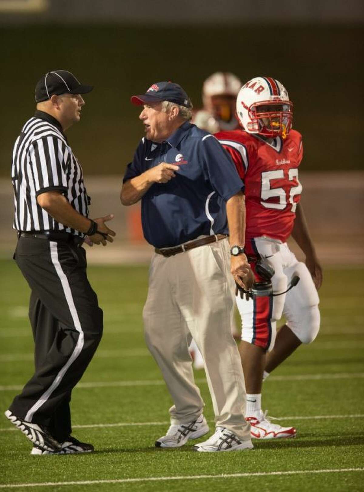 Lamar High School's legendary football coach Tom Nolen to retire