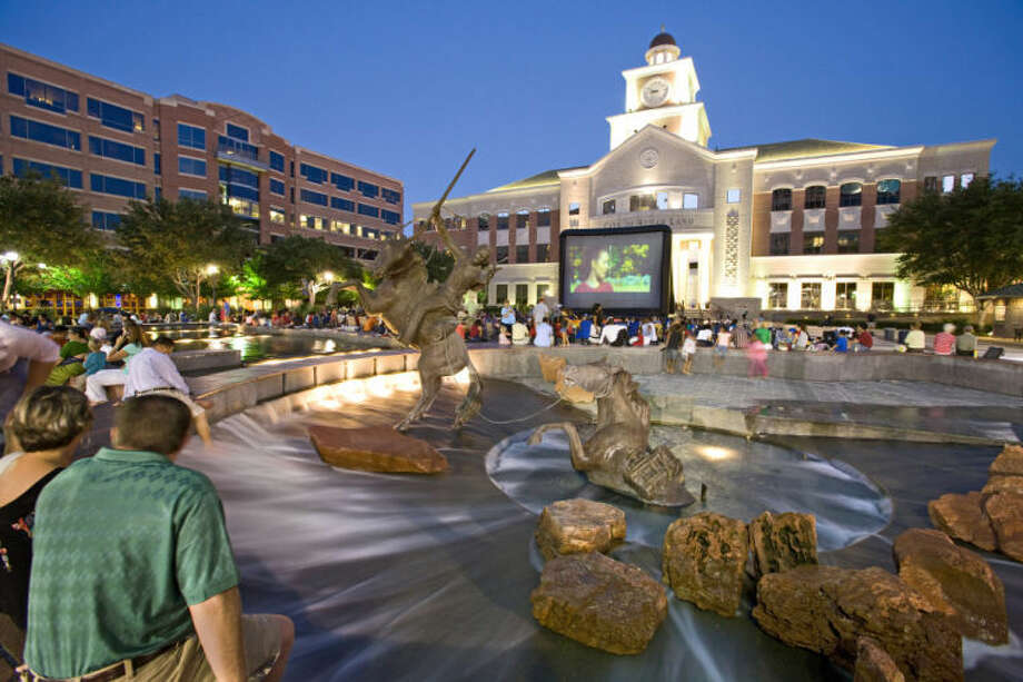 Sugar Land Town Square celebrates a decade of success - Houston Chronicle