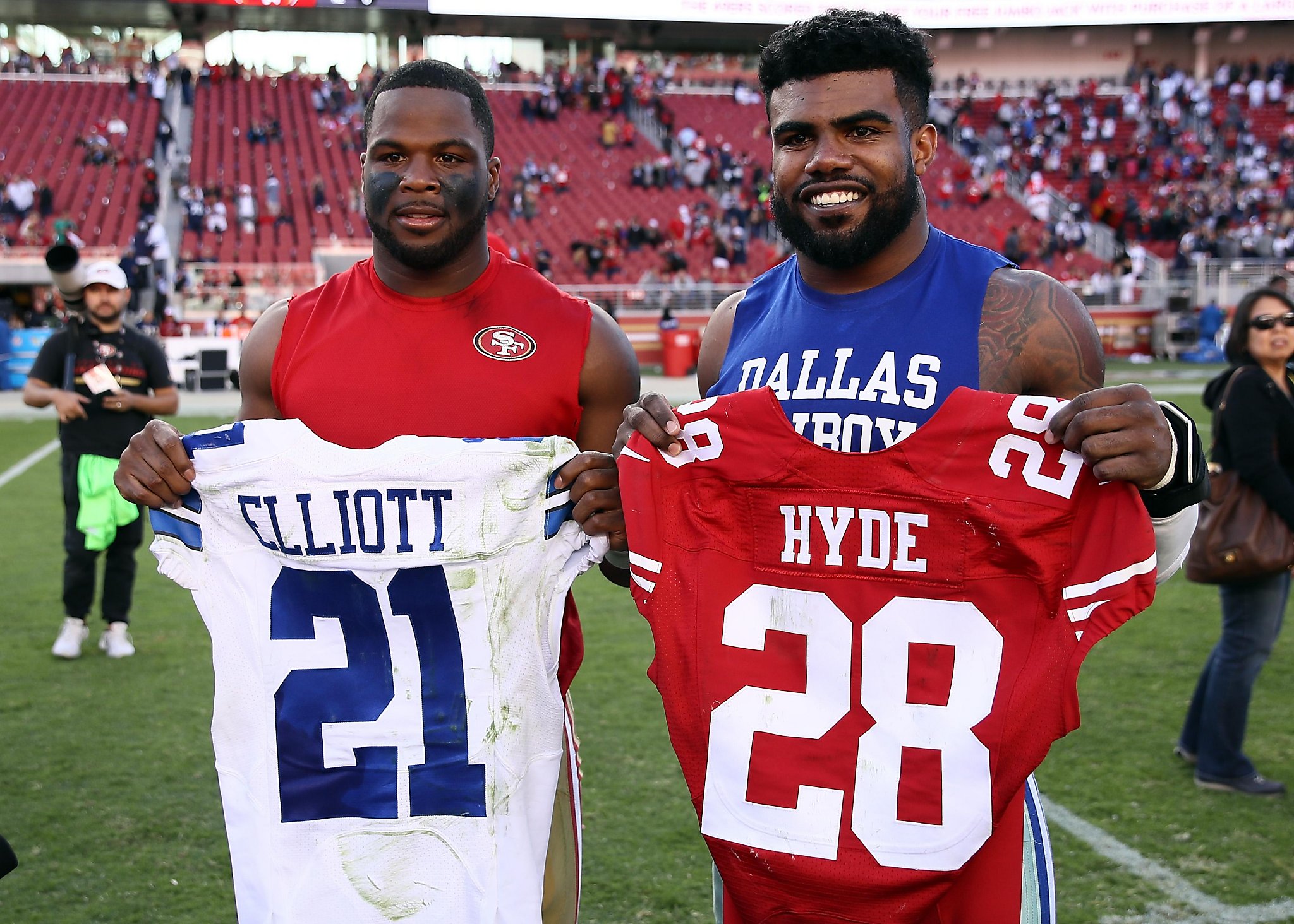 49ers players 'couldn't believe' how Cowboys fans took over Levi Stadium