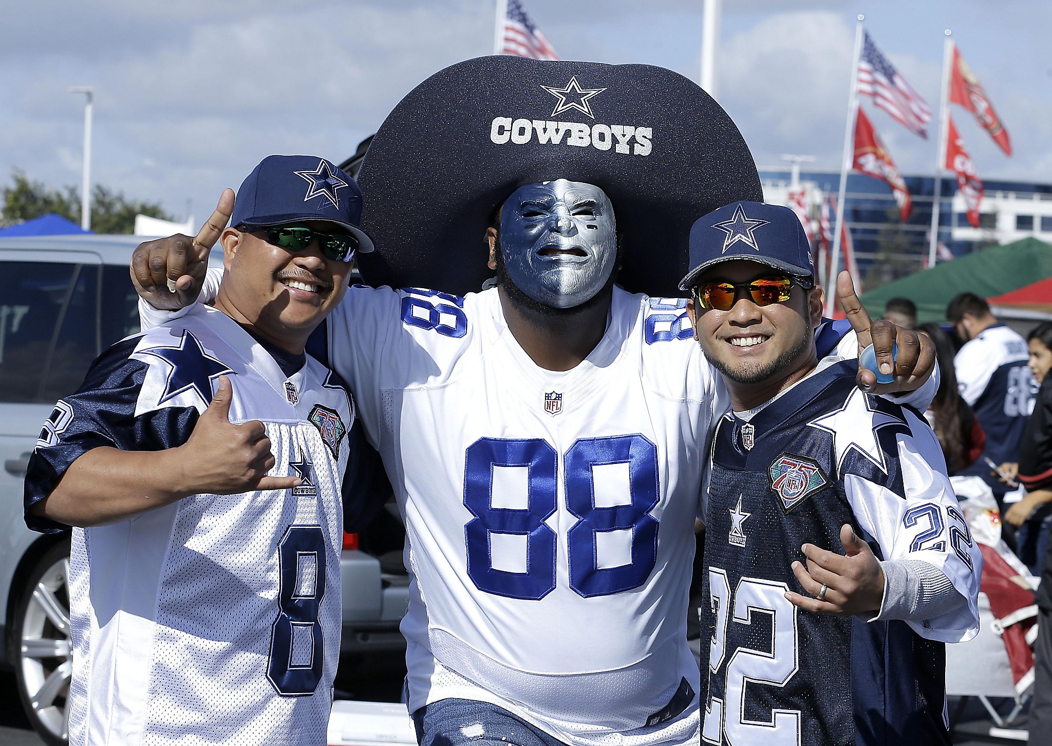 3,812 Dallas Cowboys Fans Stock Photos, High-Res Pictures, and Images -  Getty Images