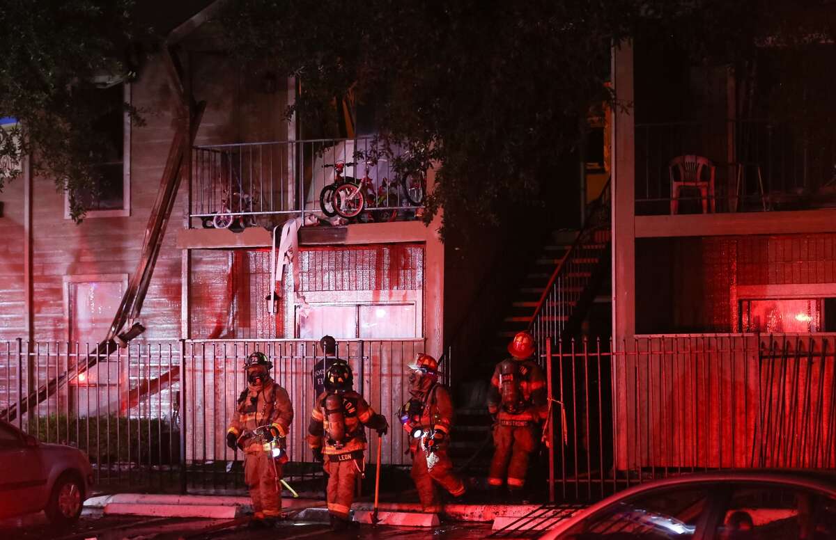 2alarm fire rips through apartments in southwest Houston
