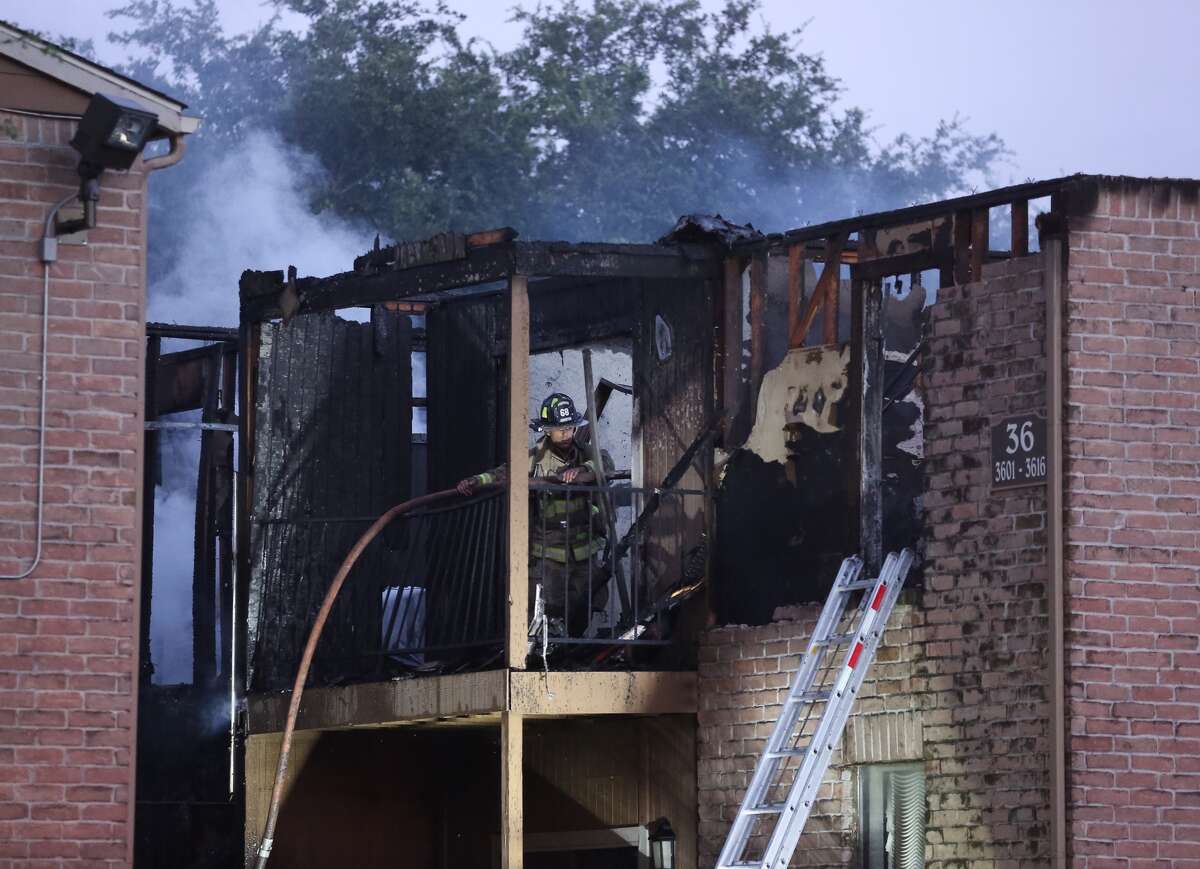 2-alarm Fire Rips Through Apartments In Southwest Houston