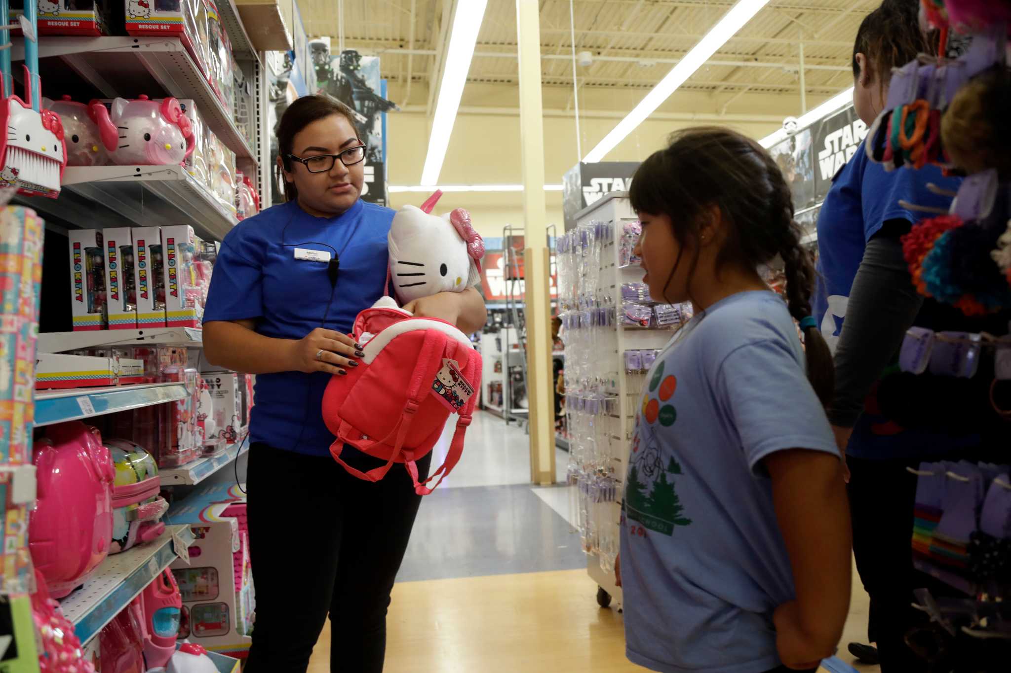 In a tight market, stores lure holiday workers with perks