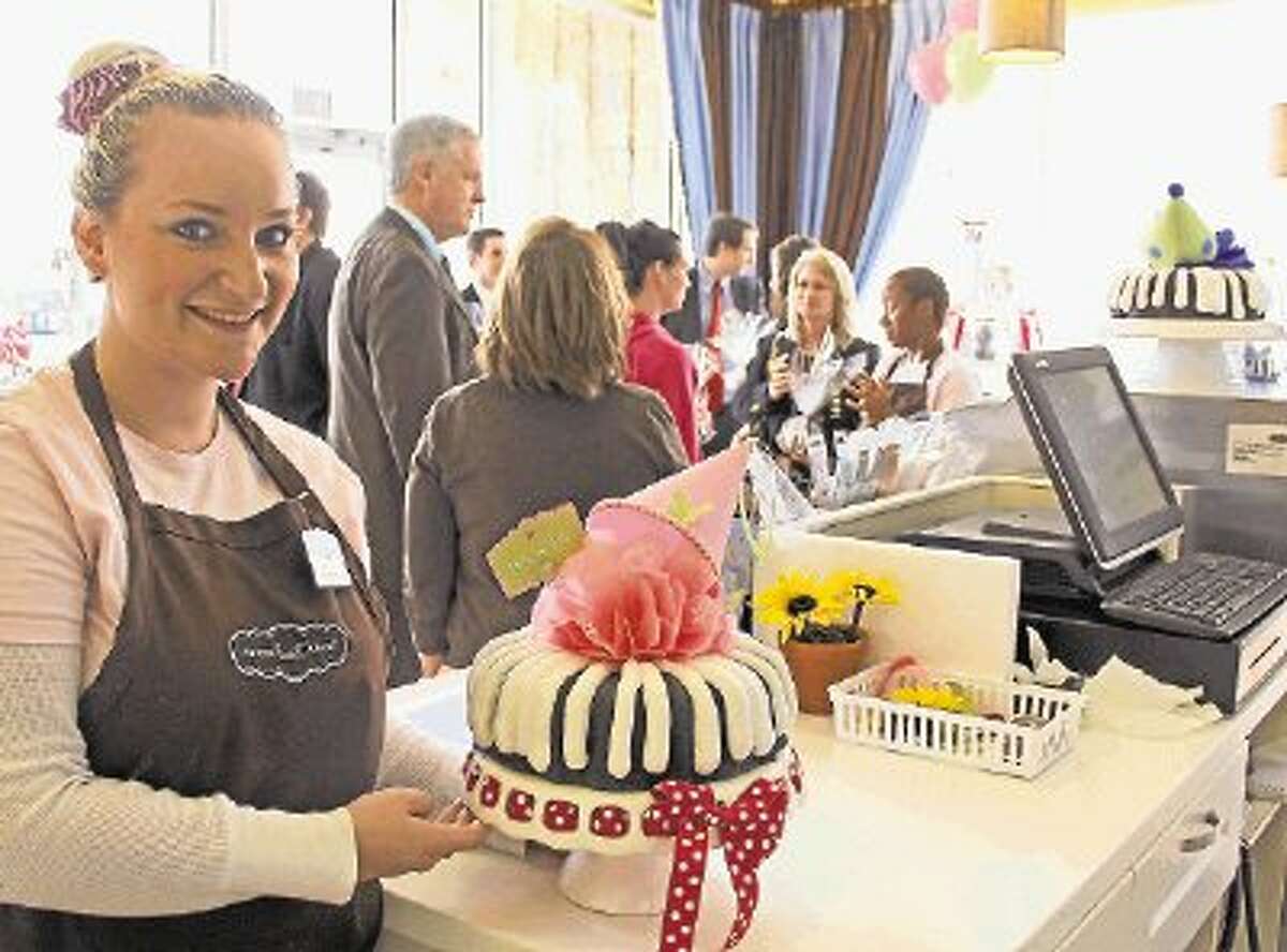 Bundt cake bakery makes sweet debut in Pearland�s Shadow
