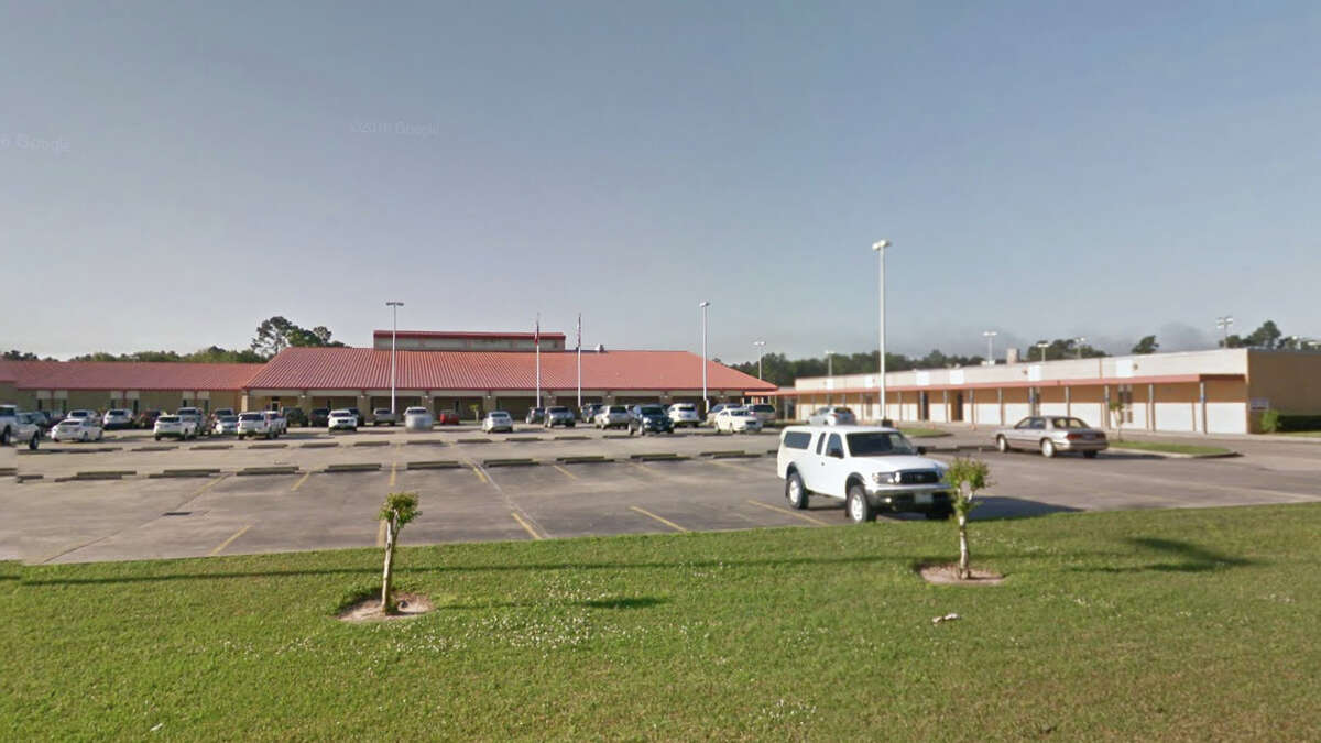 Bomb threat evacuates Lumberton school