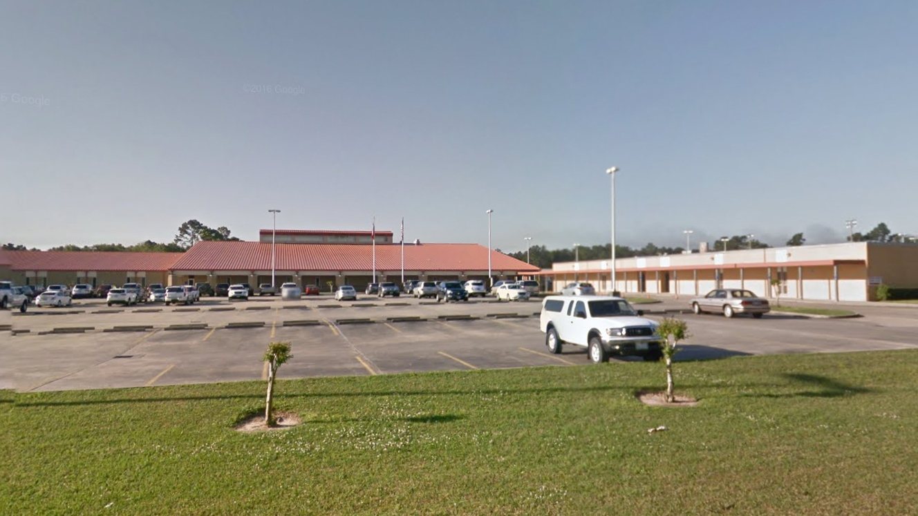 Bomb threat evacuates Lumberton school