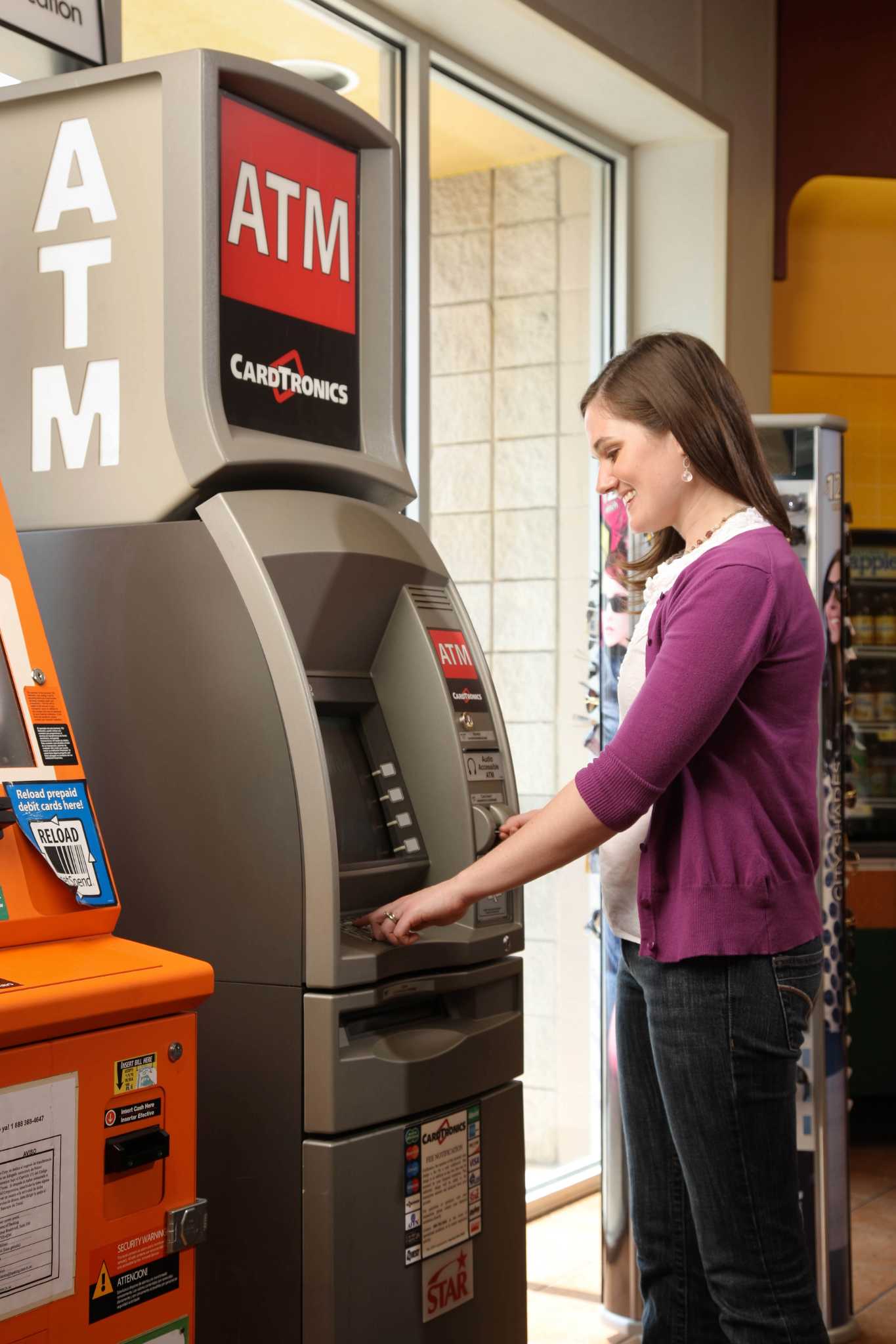 cardtronics-buys-canadian-atm-and-financial-services-provider