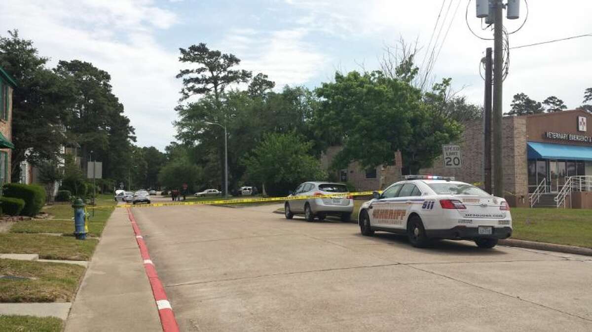 Humble Police continues to search for two bank robbery suspects