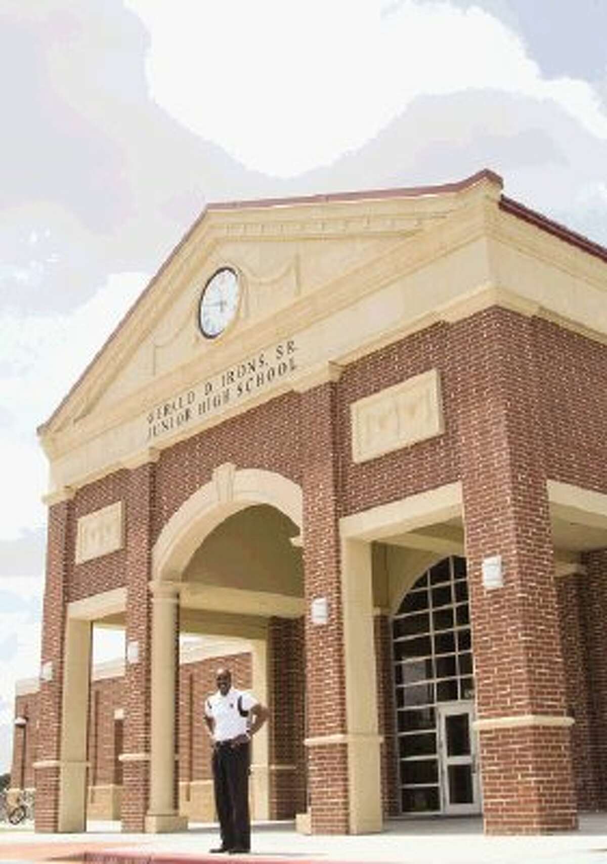 FOOTBALL Irons to offer firstever football, leadership summer camp