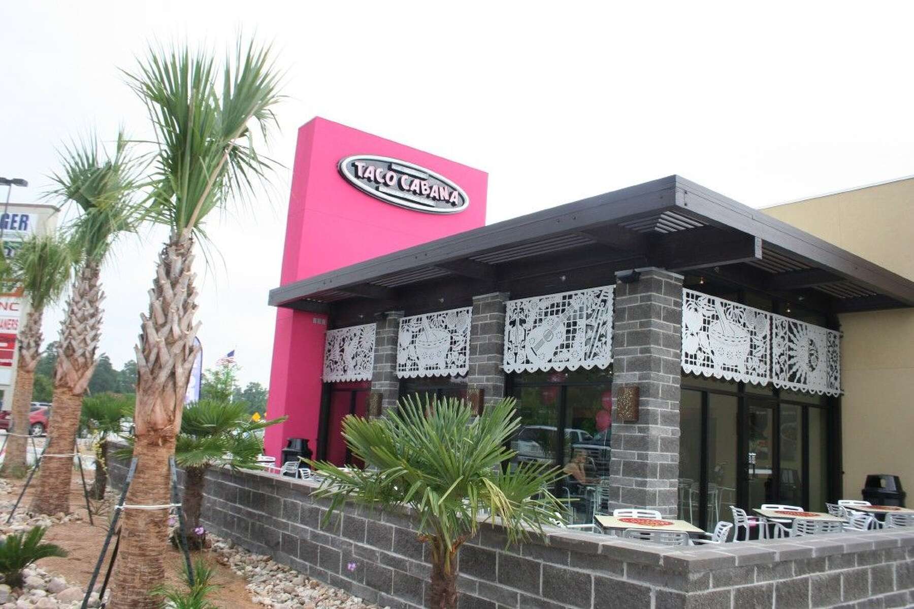 Taco Cabana celebrates opening with ribbon cutting
