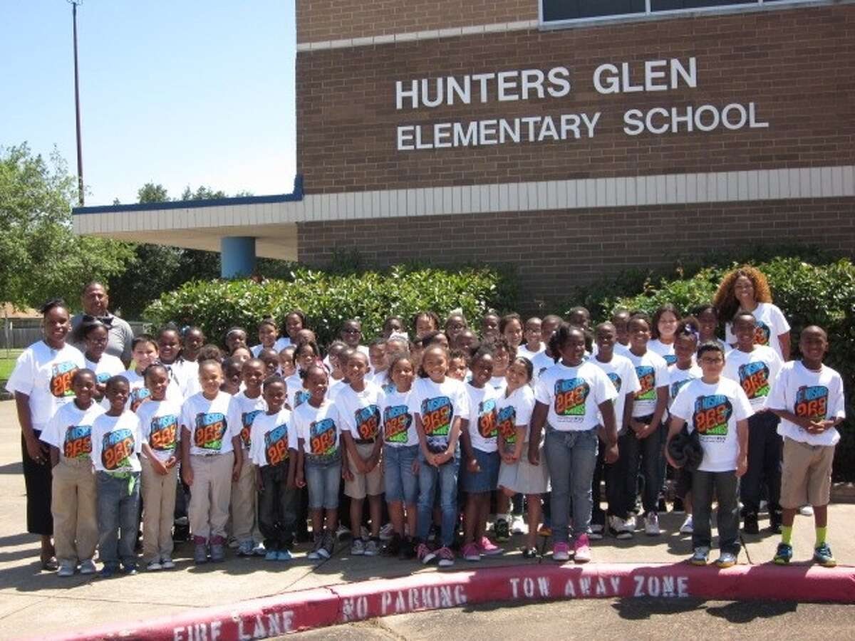 PE coach inspires Hunters Glen students to complete first marathon