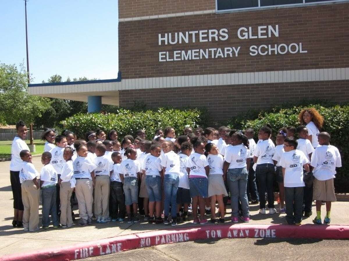 PE coach inspires Hunters Glen students to complete first marathon
