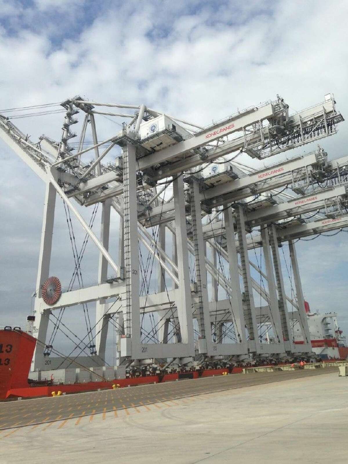 Arrival of four new Super Post-Panamax Cranes make beginning of a new