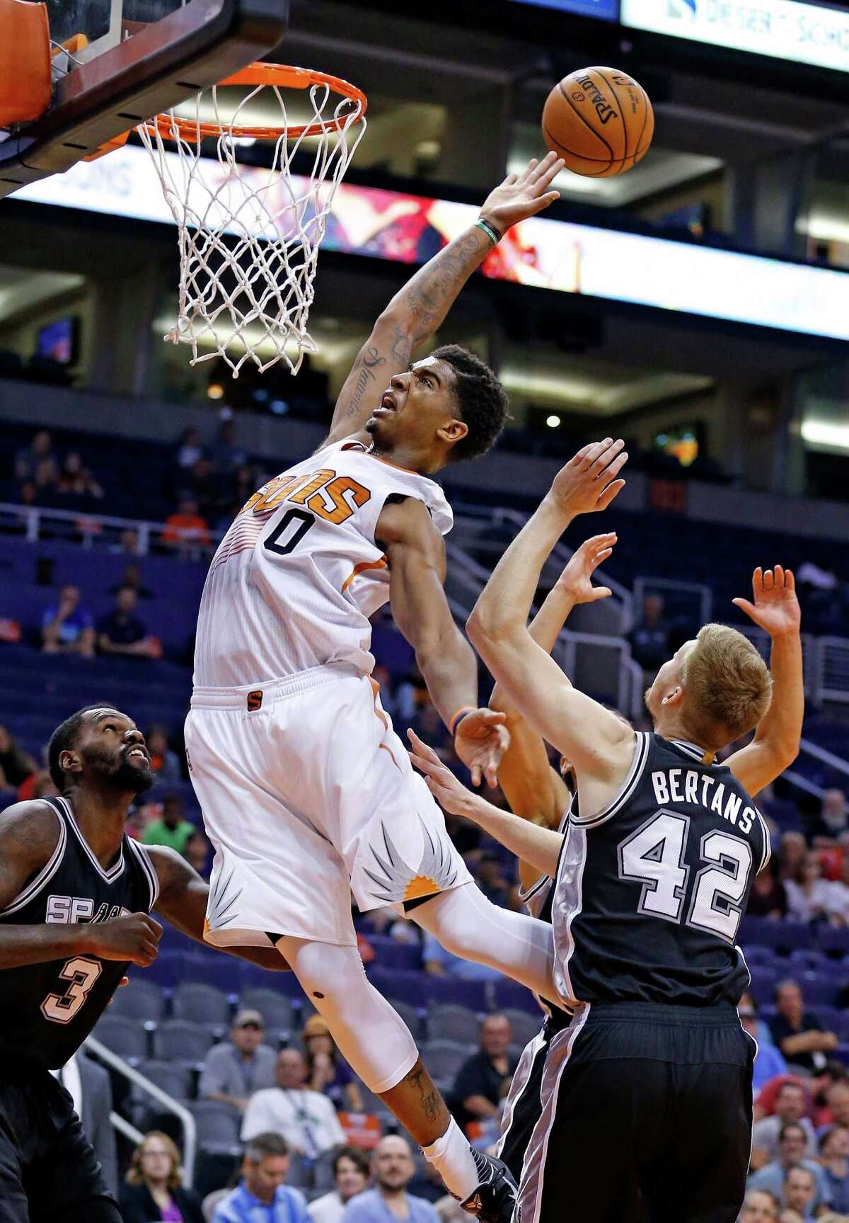 Highlights from last night�s SpursSuns game