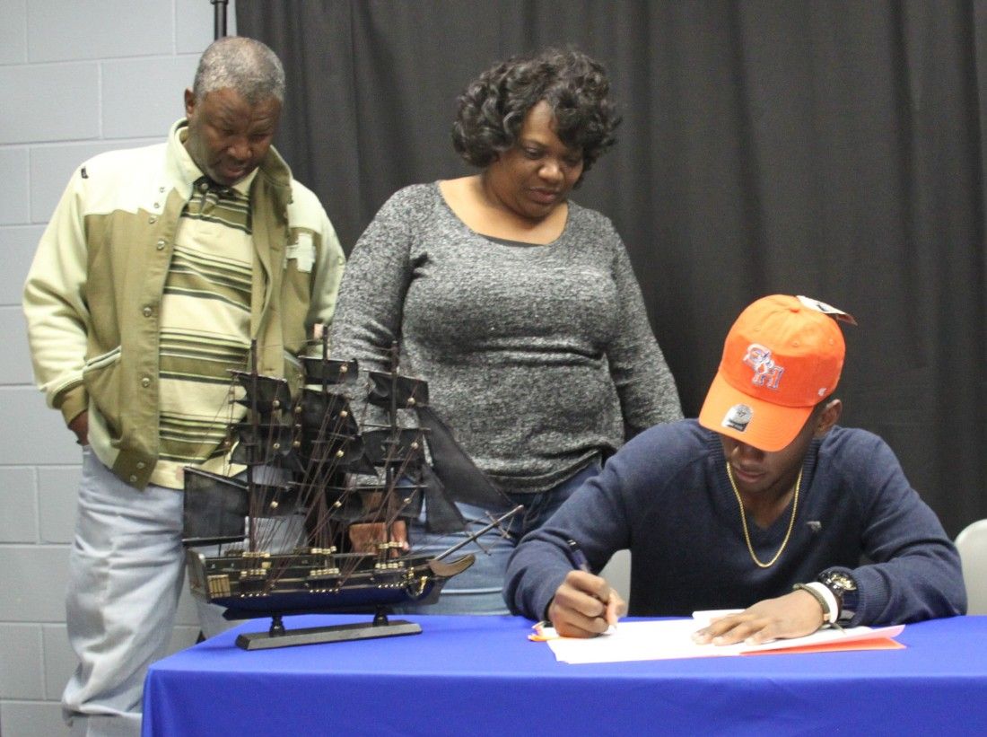 Two Shepherd ISD football players sign on for two different colleges