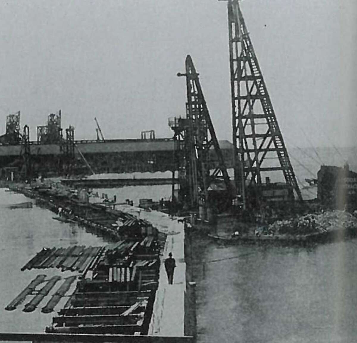A contemporary photograph showing construction of the Embarcadero seawall. In this image, the water on the right is the bay. The water on the left is a shallow remnant of the bay that later was filled in with sand and soil � in other words, part of today�s San Francisco. (Courtesy Port of San Francisco)