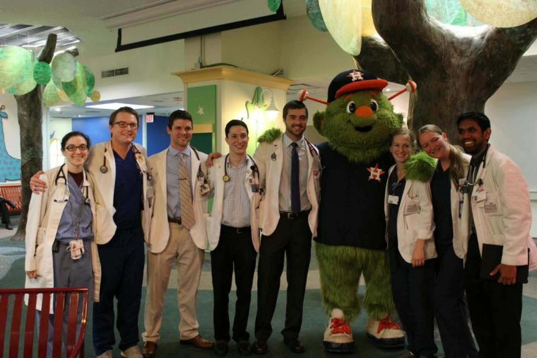 Astros' mascot Orbit offering surprise Valentine's Day visits