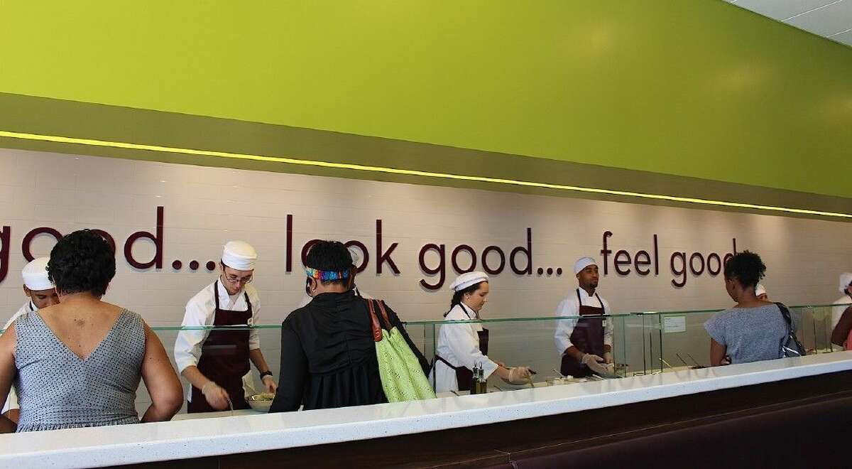 Salata opens ‘next generation salad bar’ in Pearland