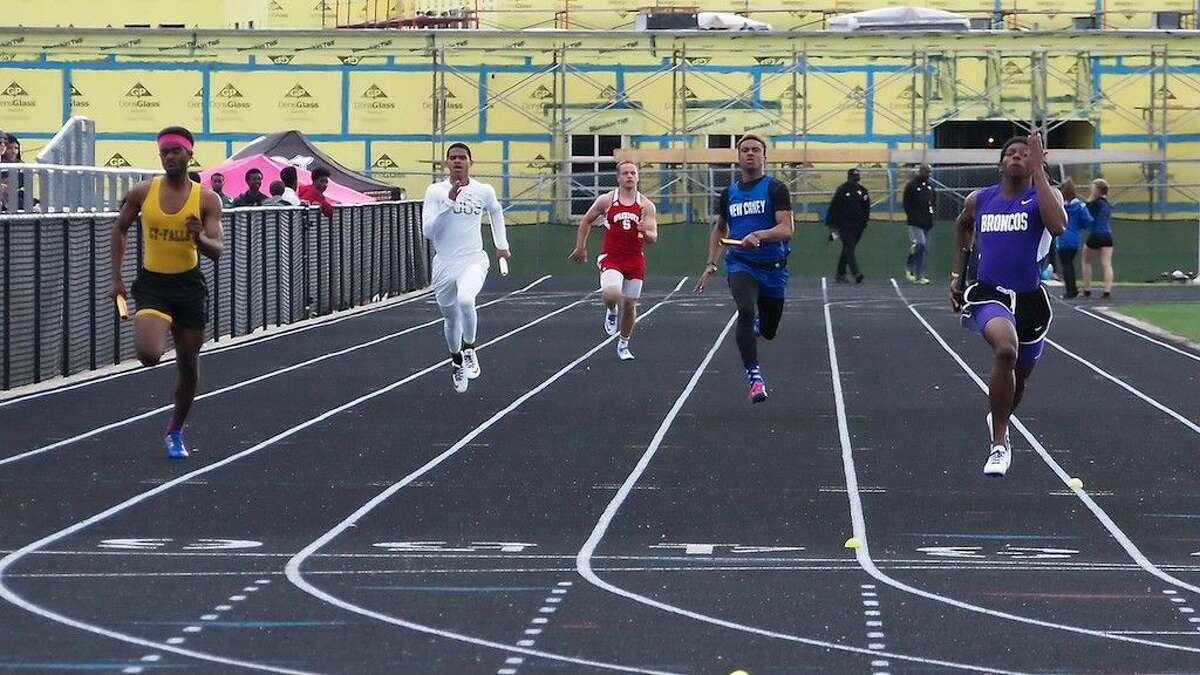Dayton's boys relay teams won both the 4x200 and the 4x400-meter relays at the Bronco Relays on April 1, 2016.