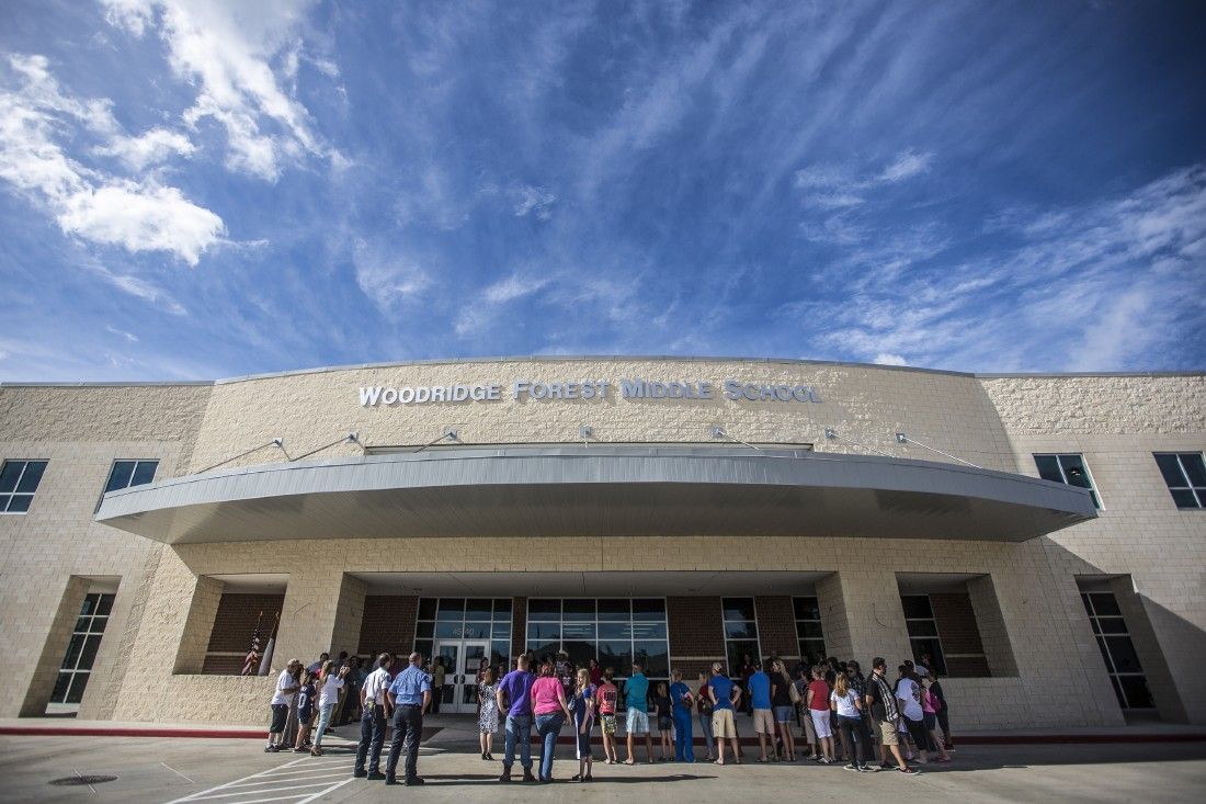 Woodridge Forest Middle School opens in time for school year