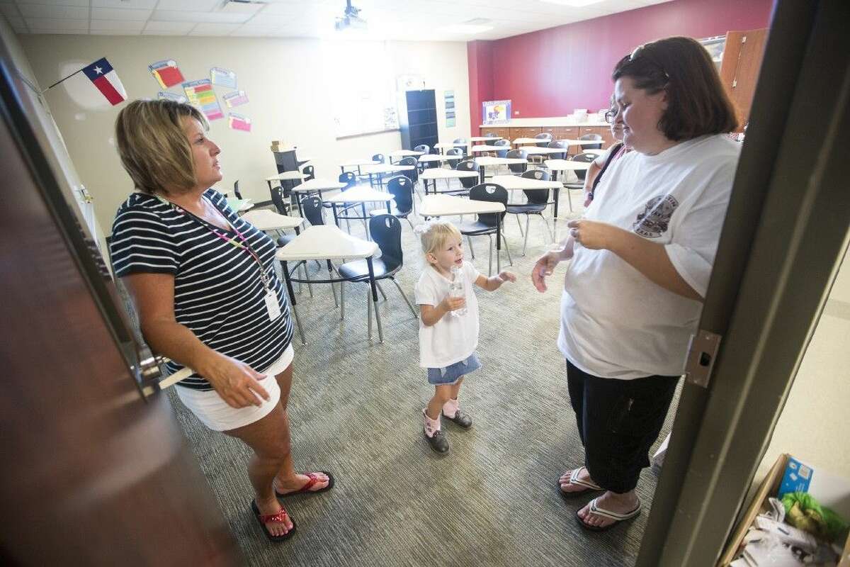 Woodridge Forest Middle School opens in time for school year