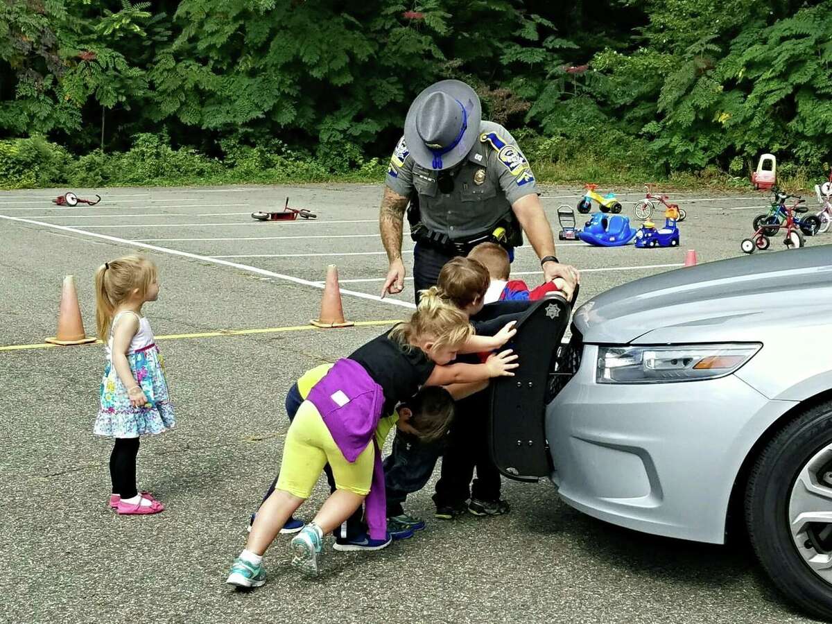 Trooper gives Stratford kindergarteners safety lesson