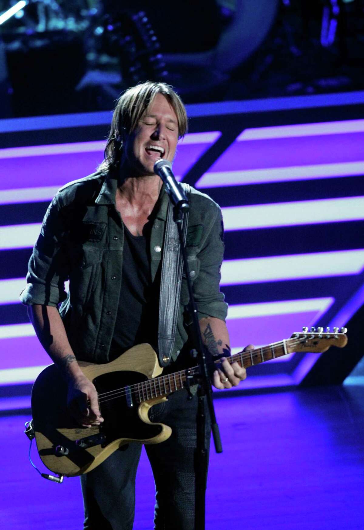 Keith Urban performs at the 10th Annual ACM Honors at Ryman Auditorium Tuesday, Aug. 30, 2016, in Nashville, Tenn. (Photo by Wade Payne/Invision/AP)