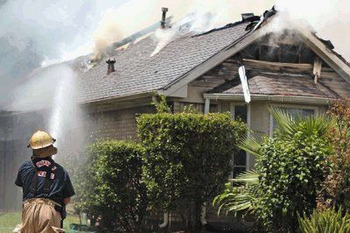 Fire destroys Pasadena house