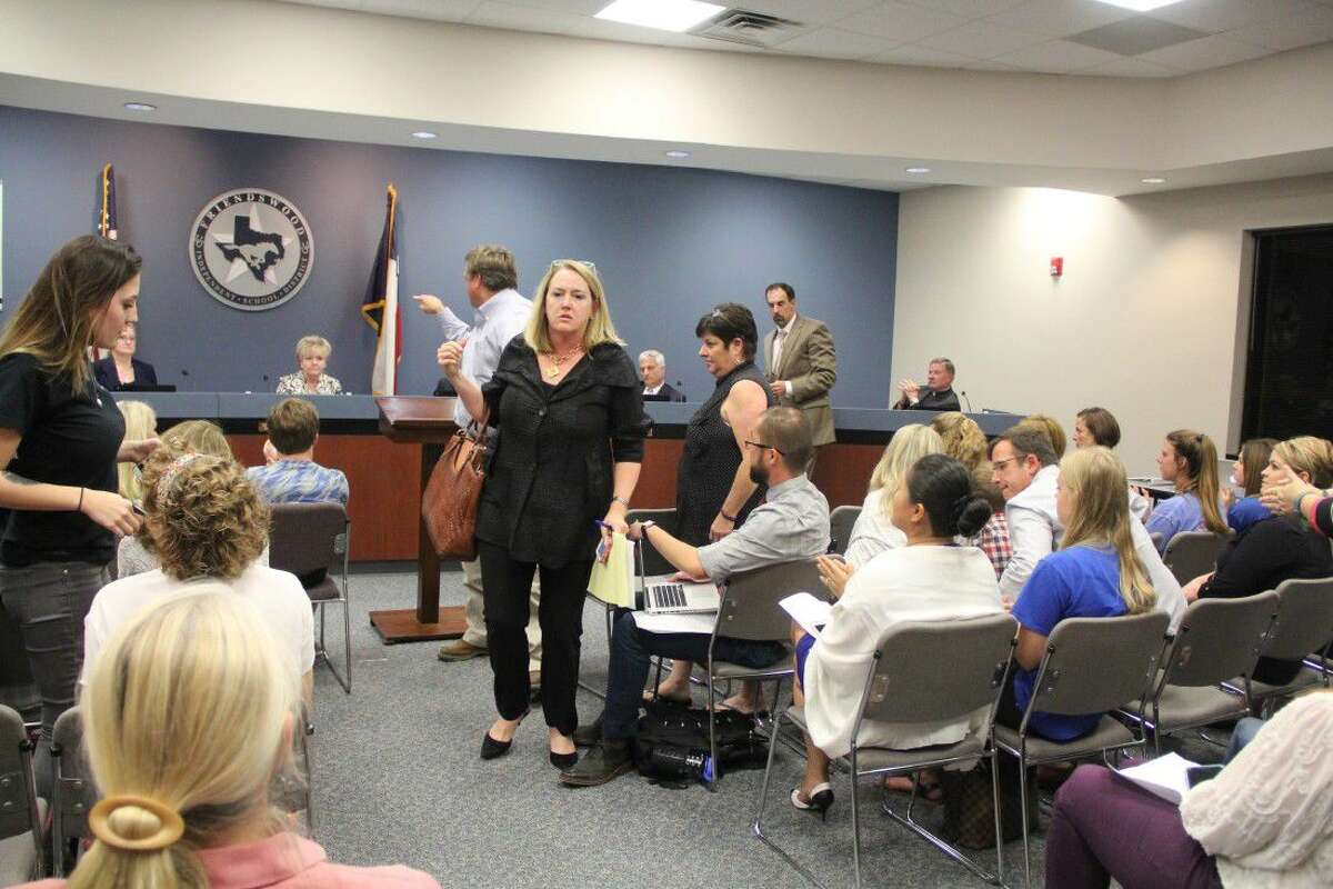 friendswood-isd-parents-give-trustees-f-in-compassion