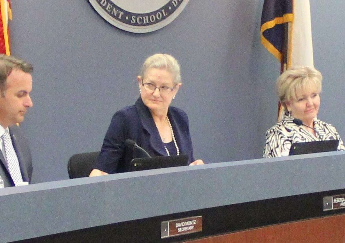 grieving-friendswood-isd-teacher-to-remain-in-the-classroom