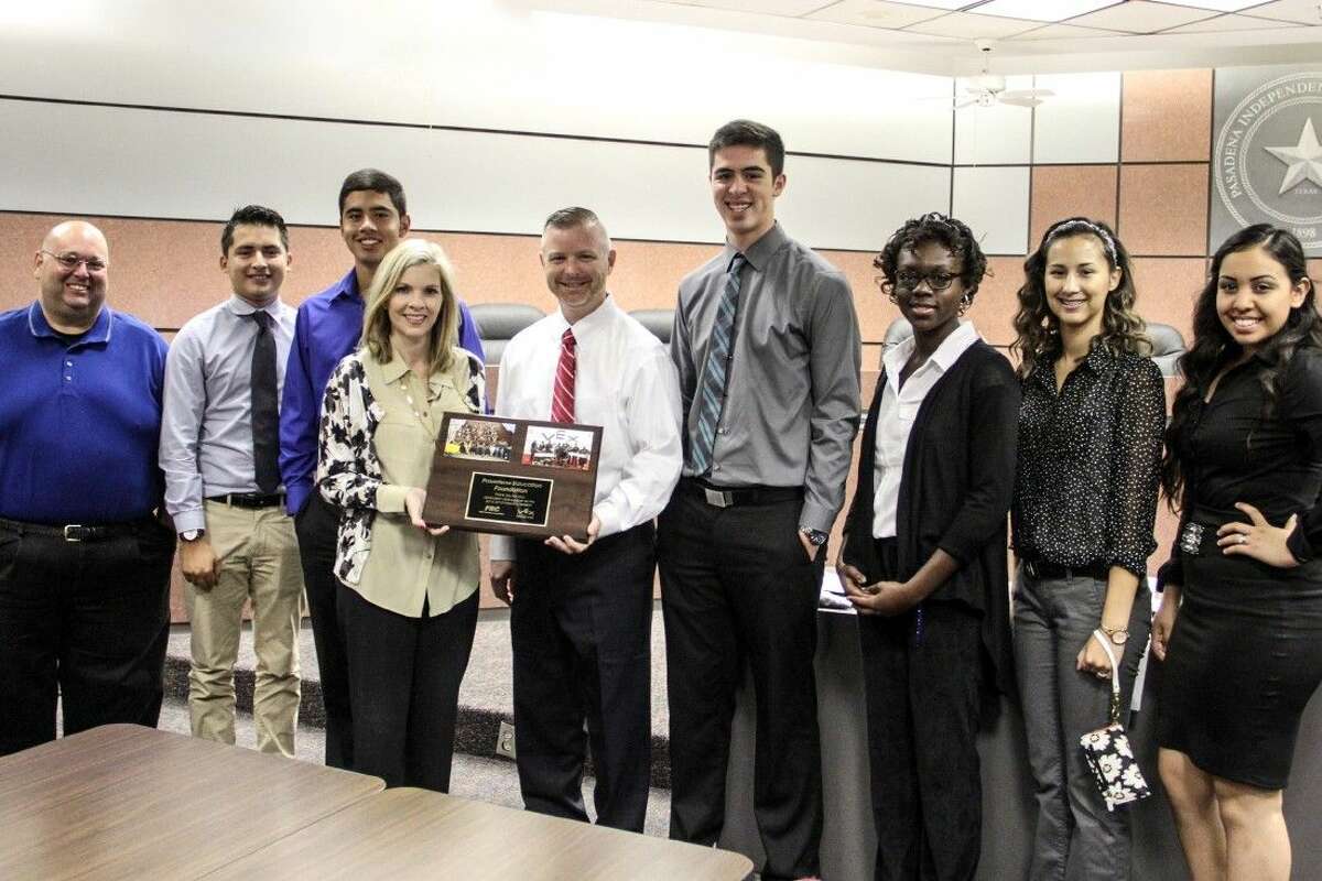 Students give thanks to Pasadena Education Foundation
