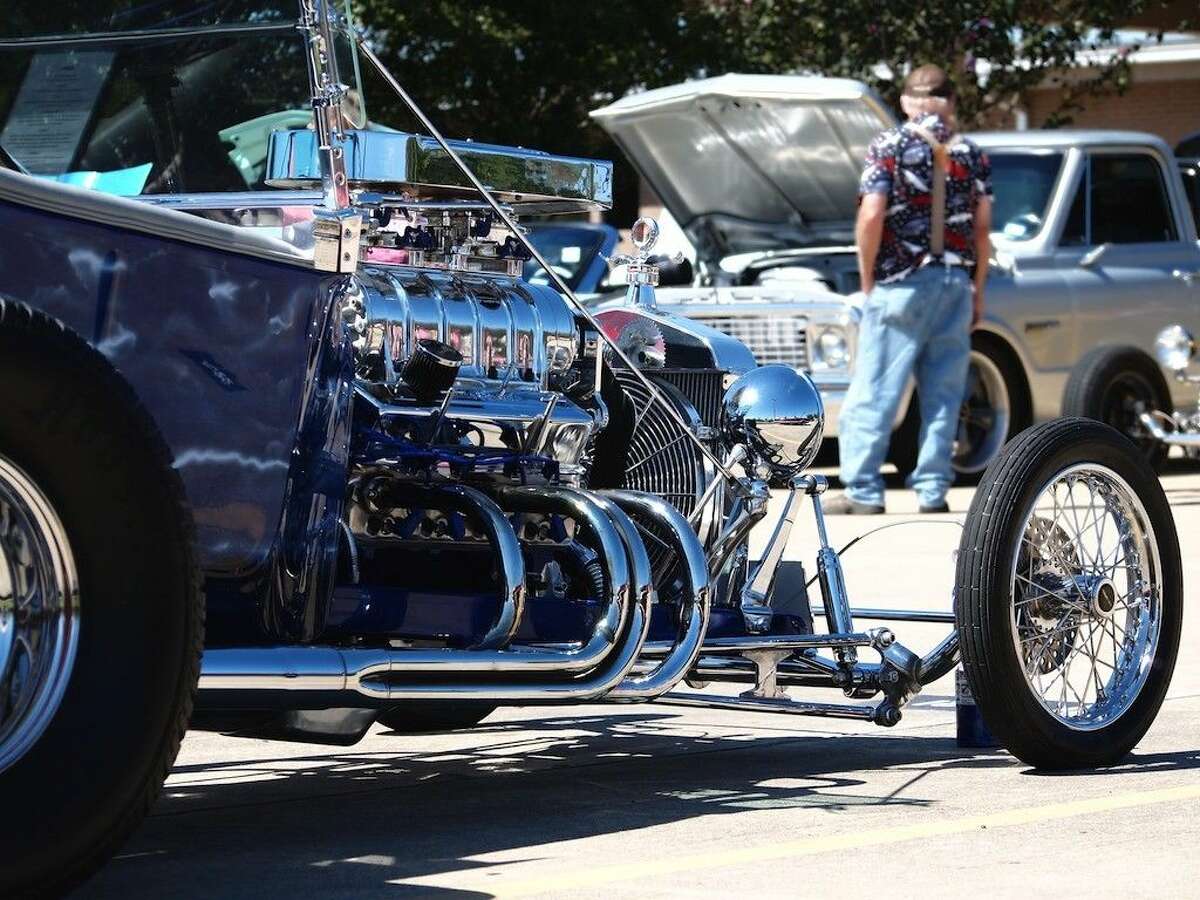 VWs, muscle cars and antique classics draw a crowd at Dayton Car Show