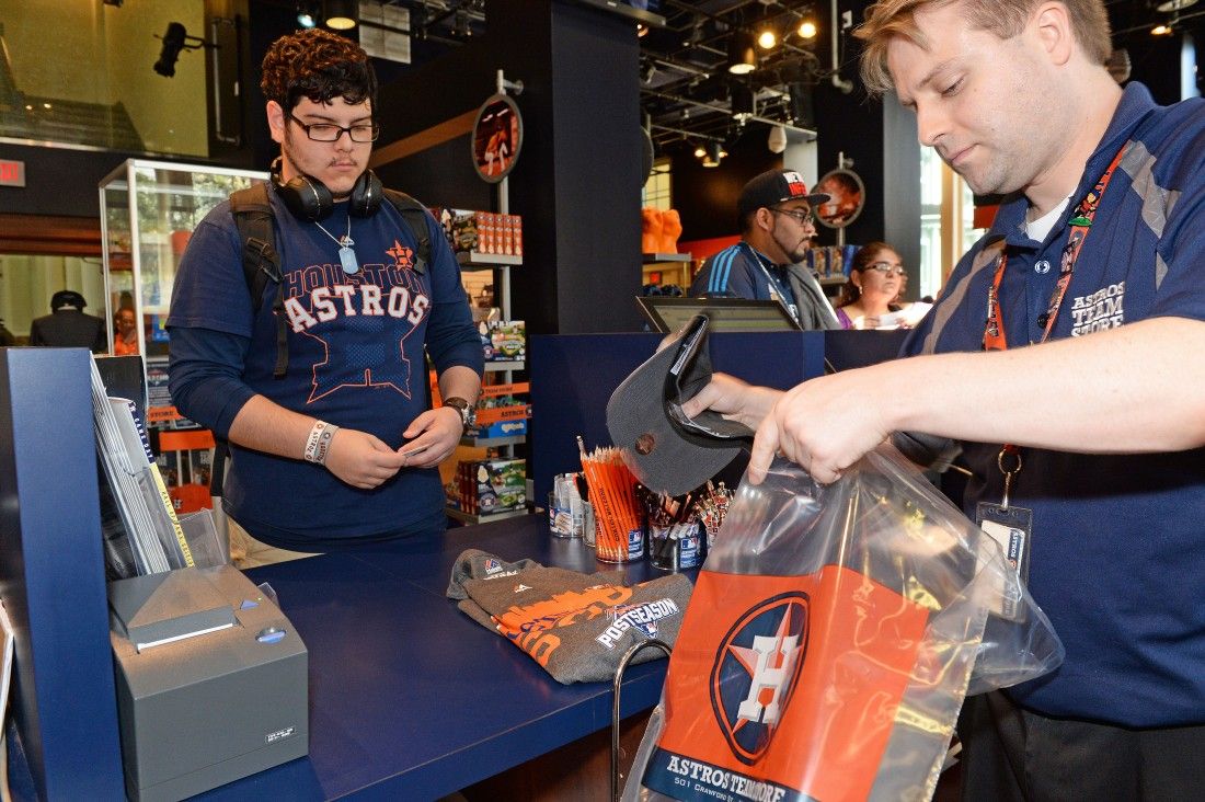 Astros fans flock to purchase playoff merchandise