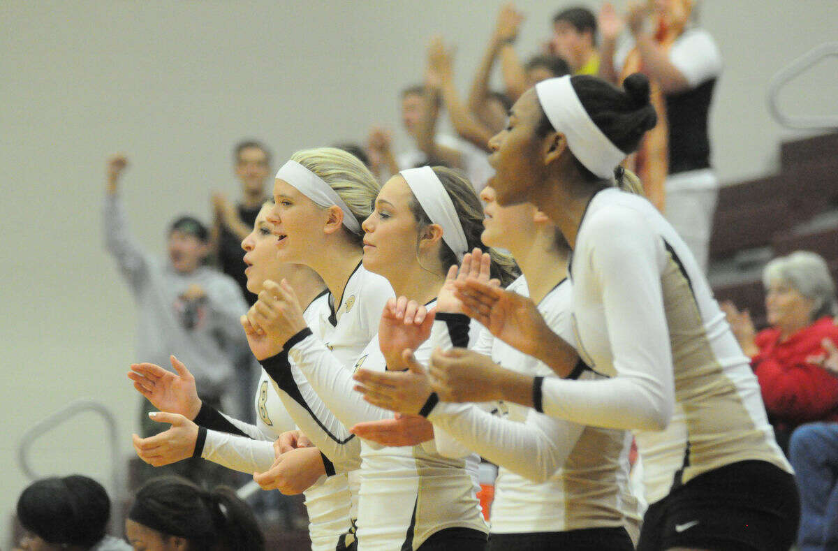 VOLLEYBALL: Porter sweeps Barbers Hill, claims District 21-5A crown