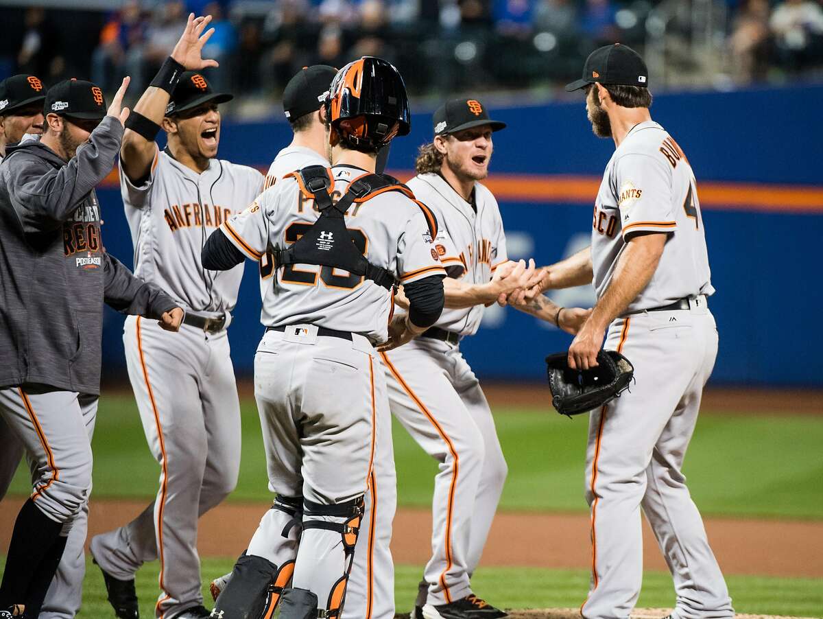 Giants win wild-card game on Gillaspie's home run