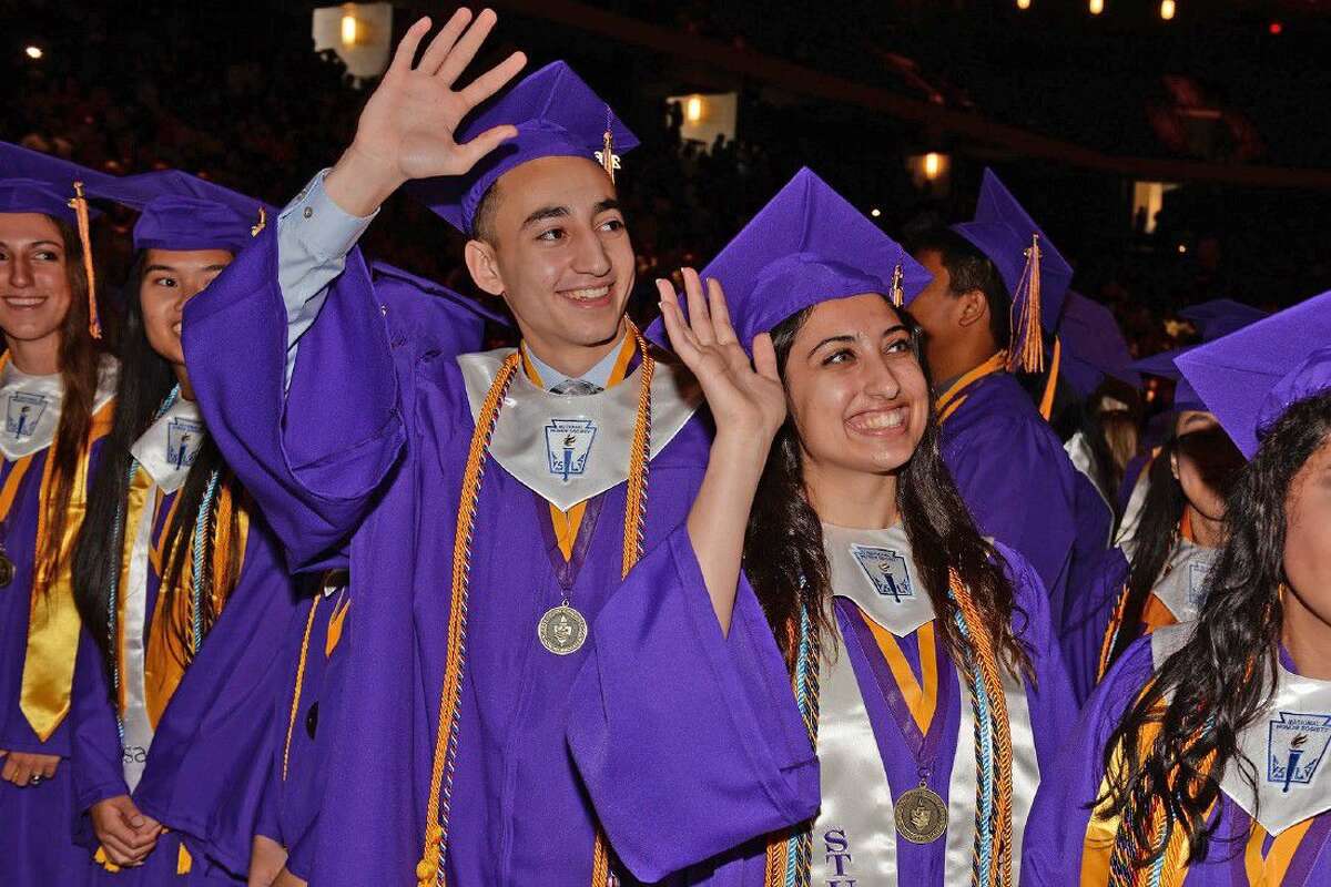 More than 7,600 Class of 2016 graduates earn diplomas