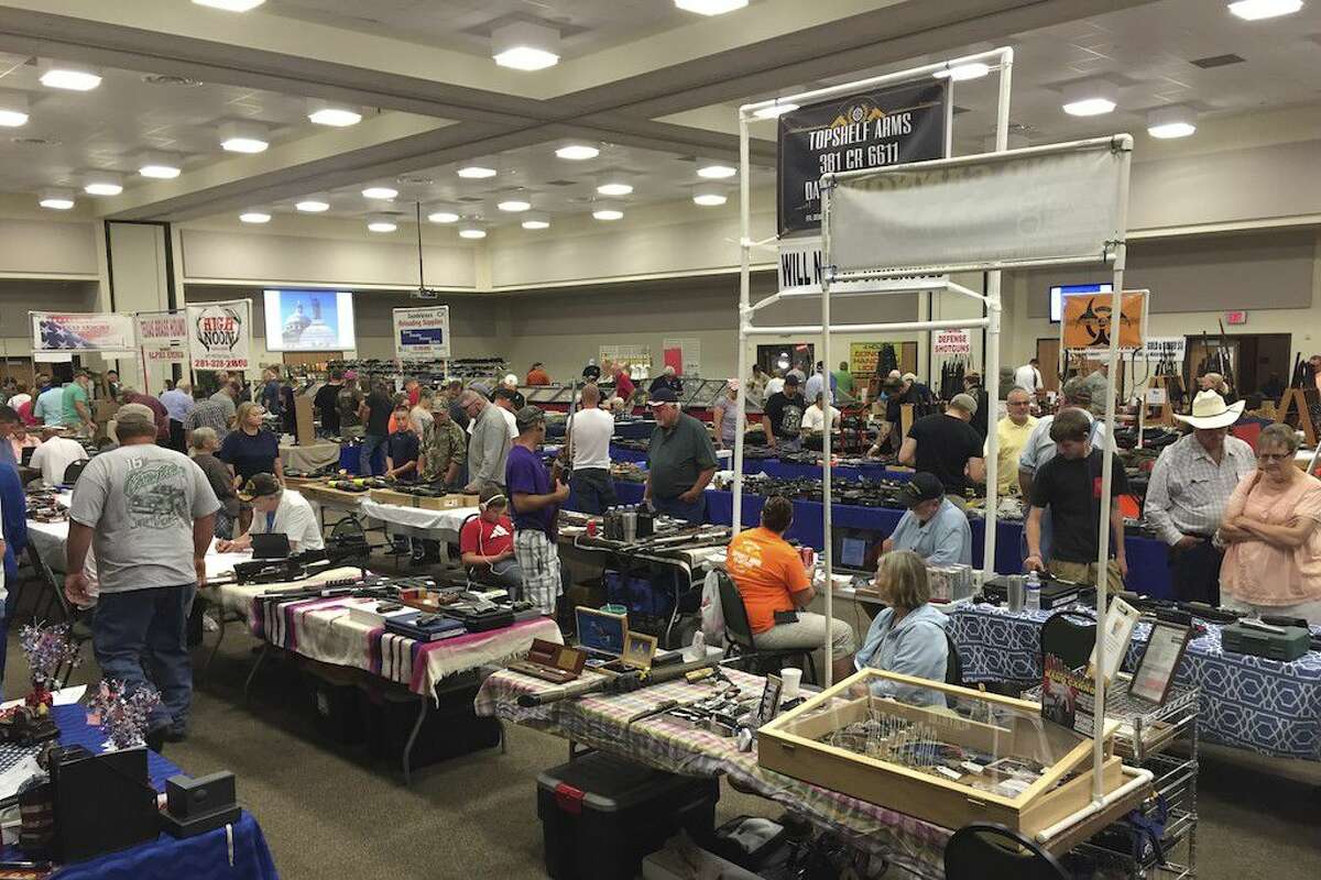 Dayton gun show draws a crowd