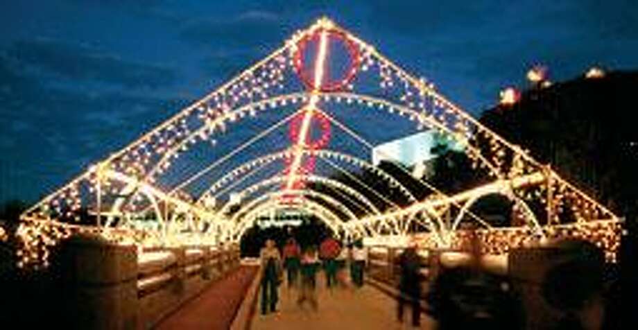 Moody Gardens Presents Festival Of Lights Through Jan 1 Houston