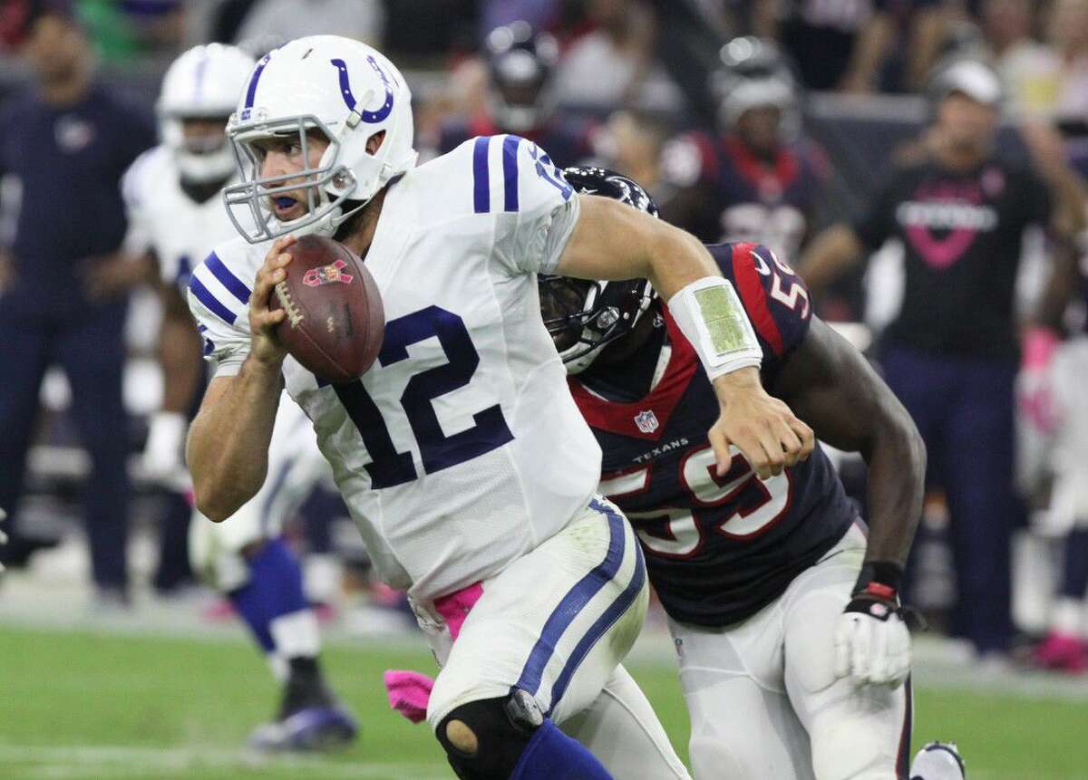 Quarterback Andrew Luck signed a contract extension with the Indianapolis Colts on Wednesday.