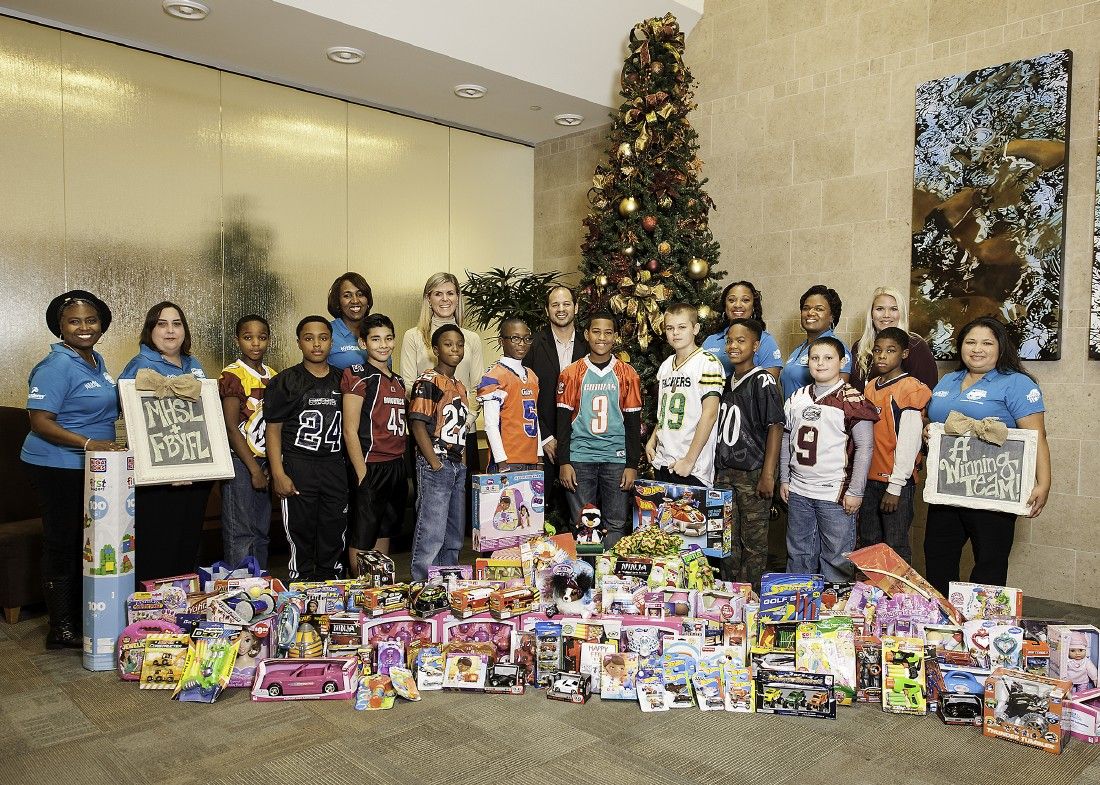Fort Bend Youth Football League Spreads Christmas Cheer At
