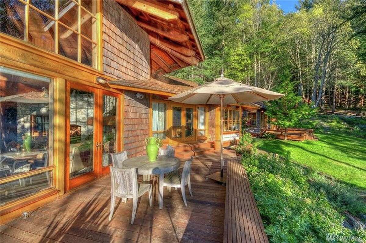 These luxury homes on the Canada border will give you island envy