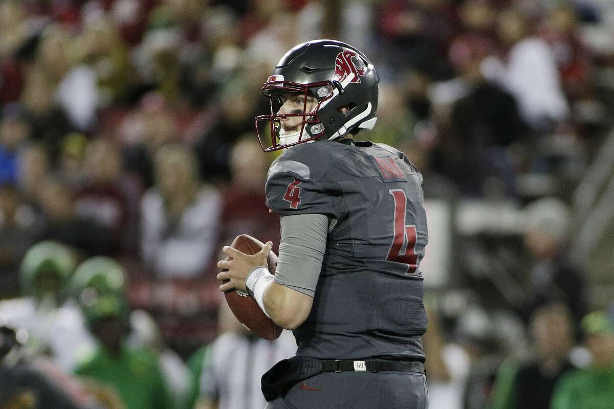 Washington State quarterback Luke Falk (4) looks for a receiver during the first half of an NCAA college football game against Oregon in Pullman, Wash., Saturday, Oct. 1, 2016. (AP Photo/Young Kwak)