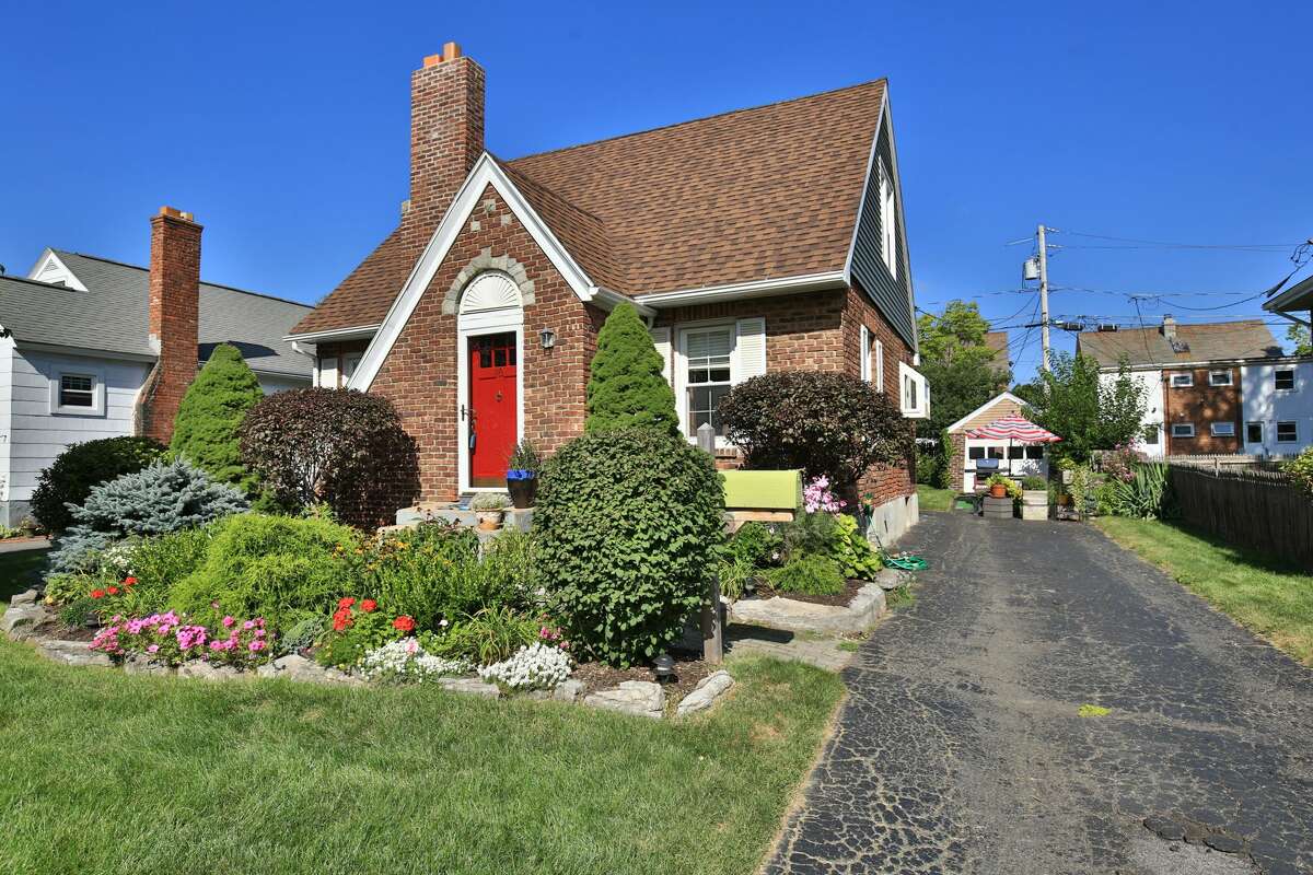 House of the Week Cape Cod in Delmar