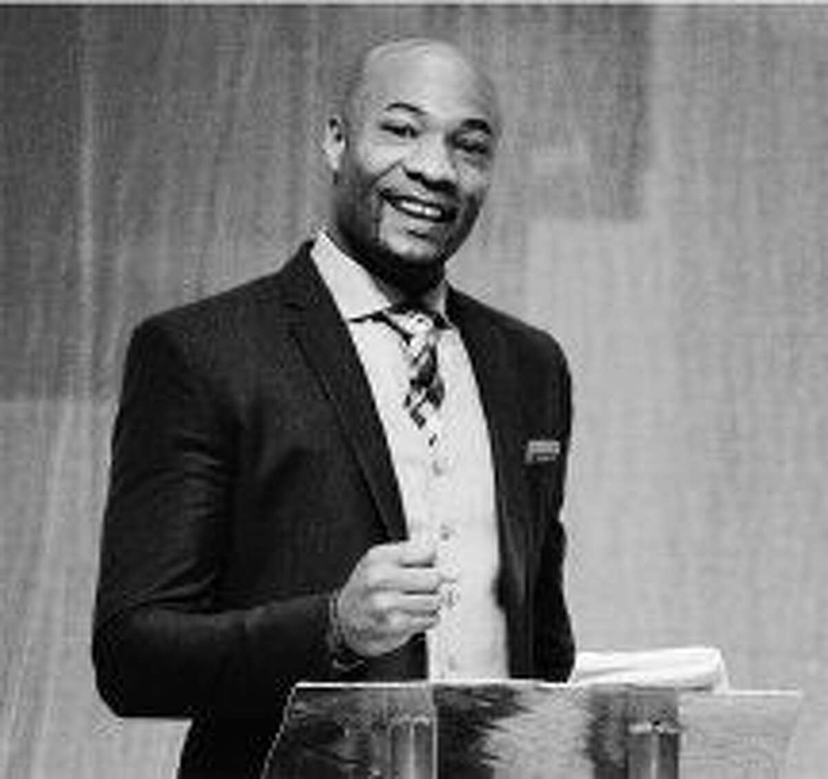 Pastor emphasizes connection to achieve goals