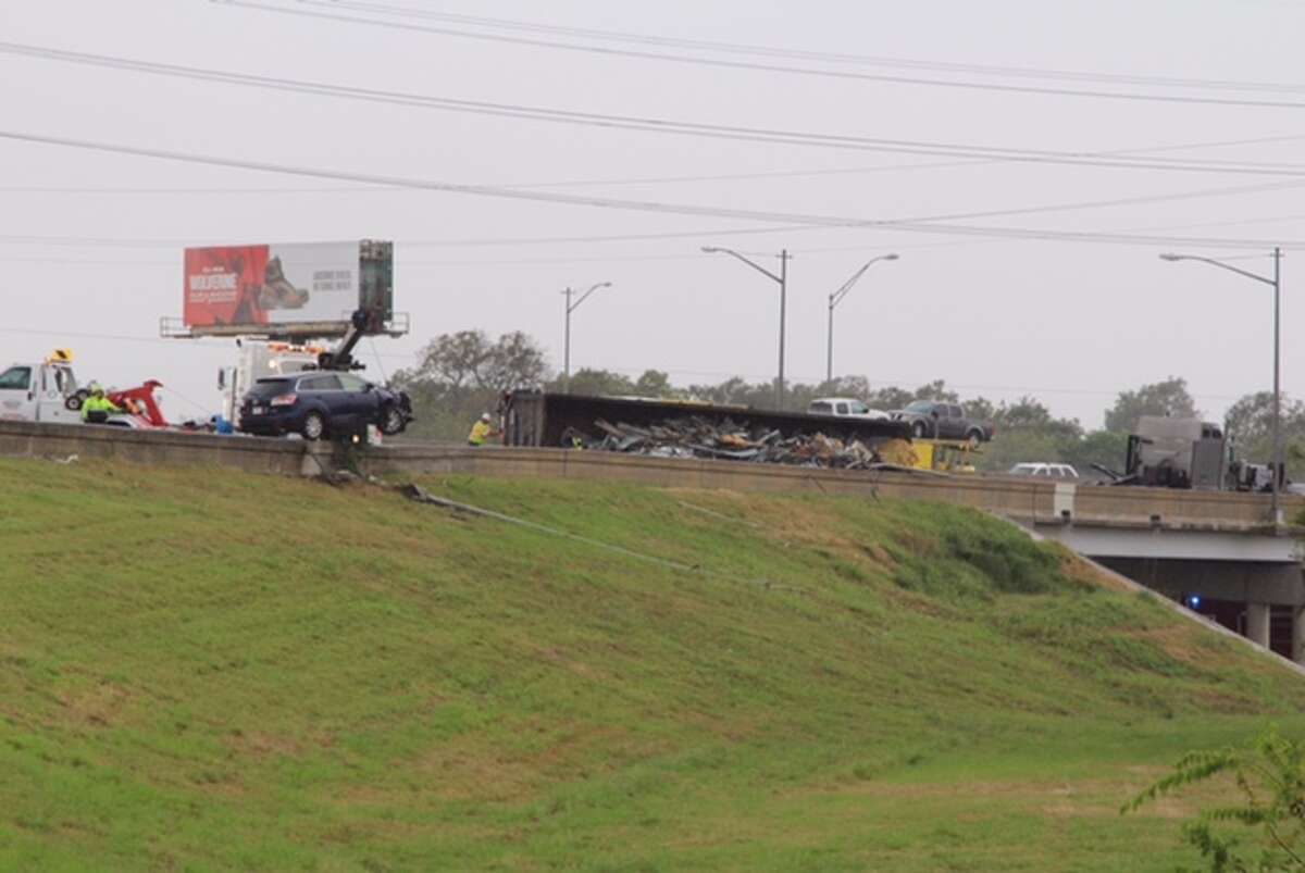 18 Wheeler Rollover Cleared After Hours Of Delays On I 10 I 37 Ramp In Sa 7438